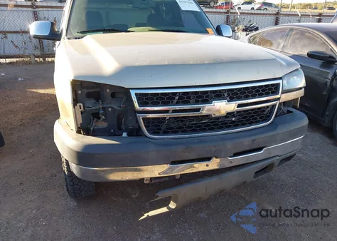 2005 Chevrolet Silverado 1500 Ls z USA, uszkodzony, nr VIN 2GCEC13T551318734